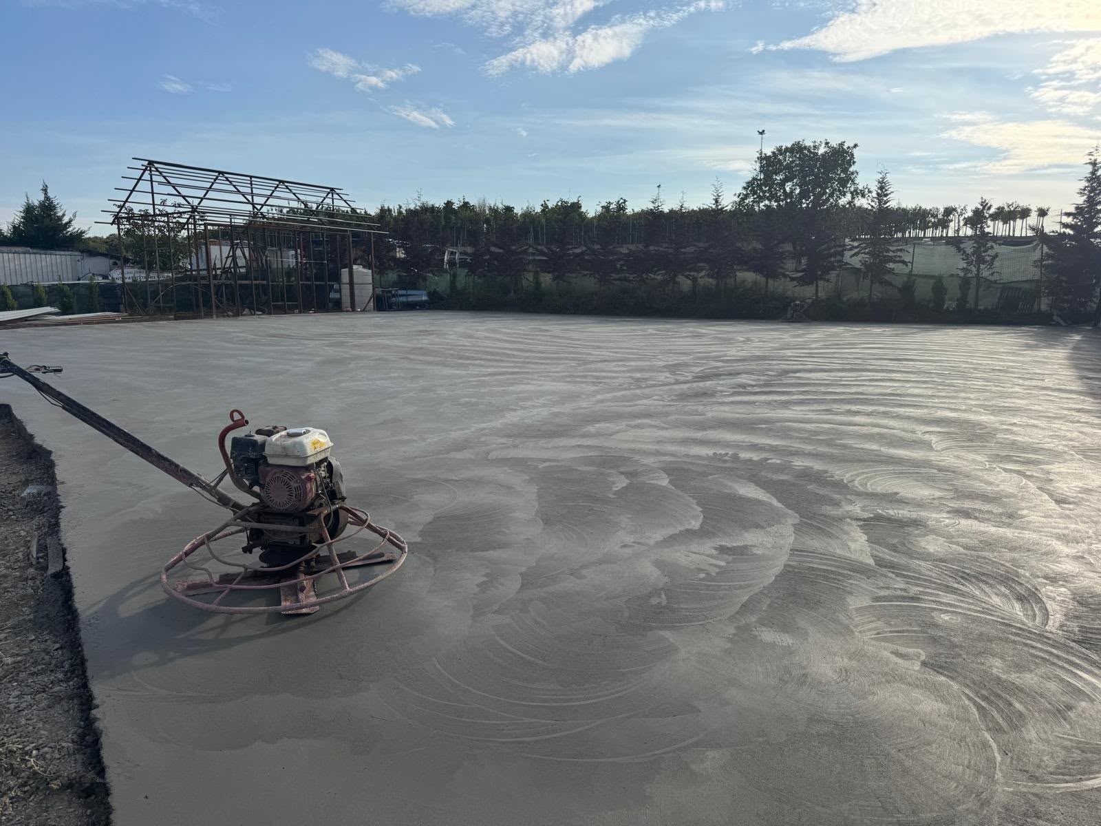 Geniş Saha Zemini